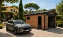 WPC Garage SALLANCHES mit elektrischem Sektionaltor – Wendbare WPC-Dielen in Teak/Anthrazit – 19 m² Innenfläche