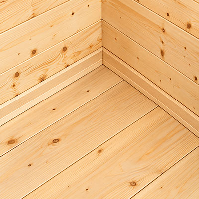 Verlegter Holzfußboden im Gartenhaus